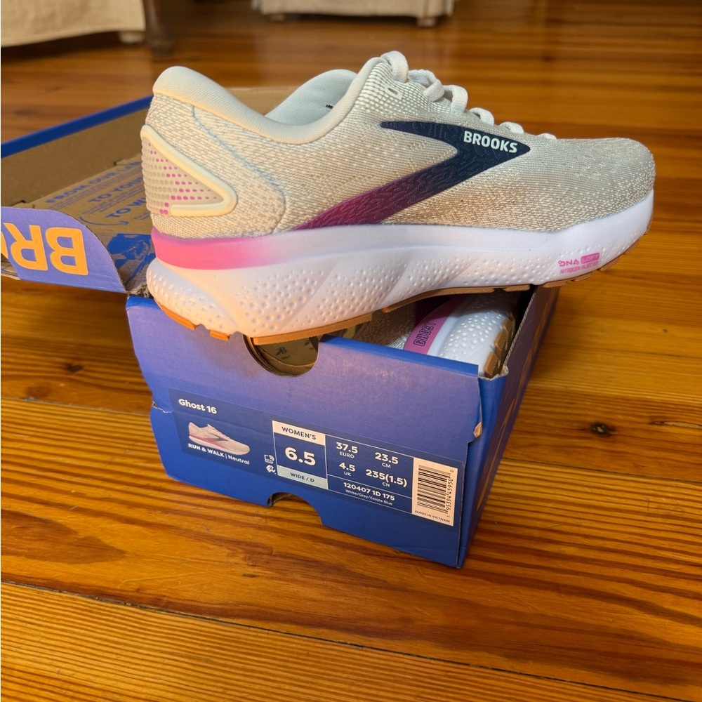 Brooks Women's Beige and Pink Running Shoes